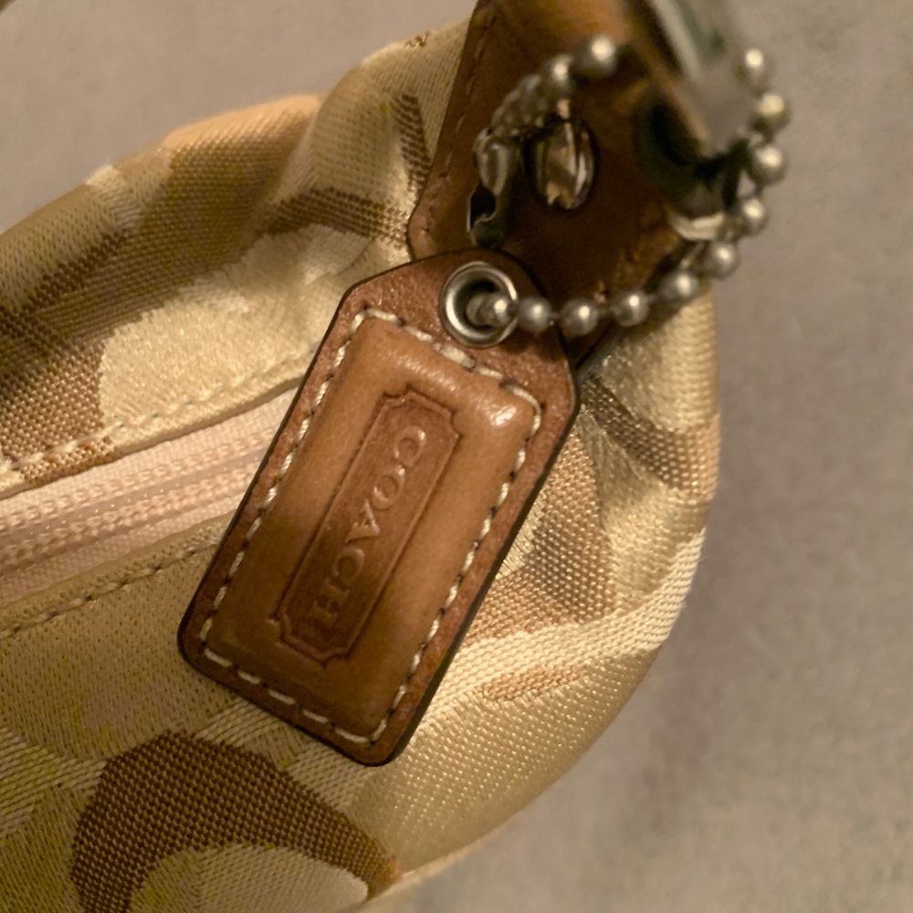 Authentic coach handbag - Picture 2 of 3